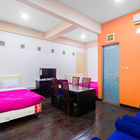 Hotel Tobana House Bintaro à Jakarta Extérieur photo