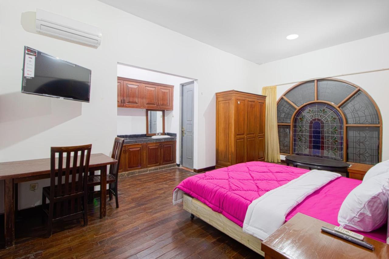 Hotel Tobana House Bintaro à Jakarta Extérieur photo