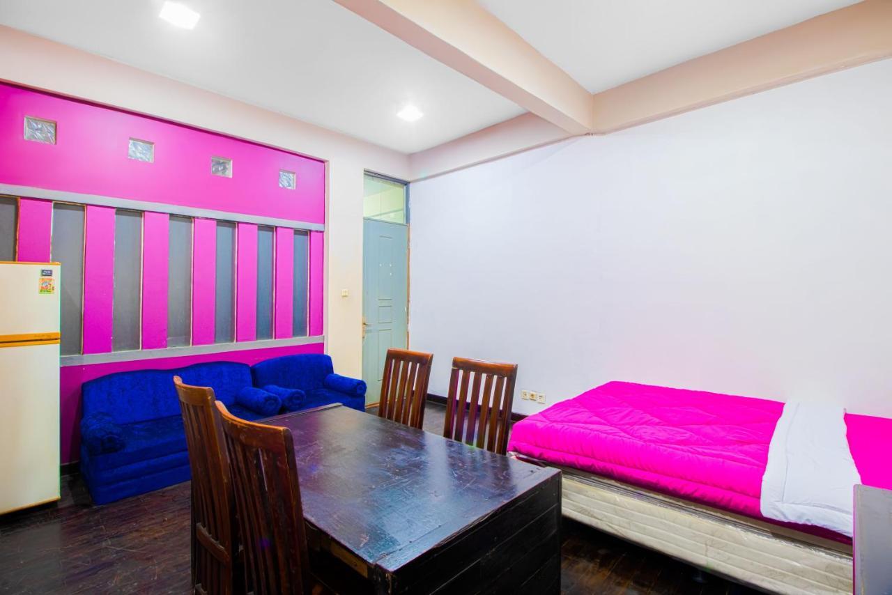 Hotel Tobana House Bintaro à Jakarta Extérieur photo